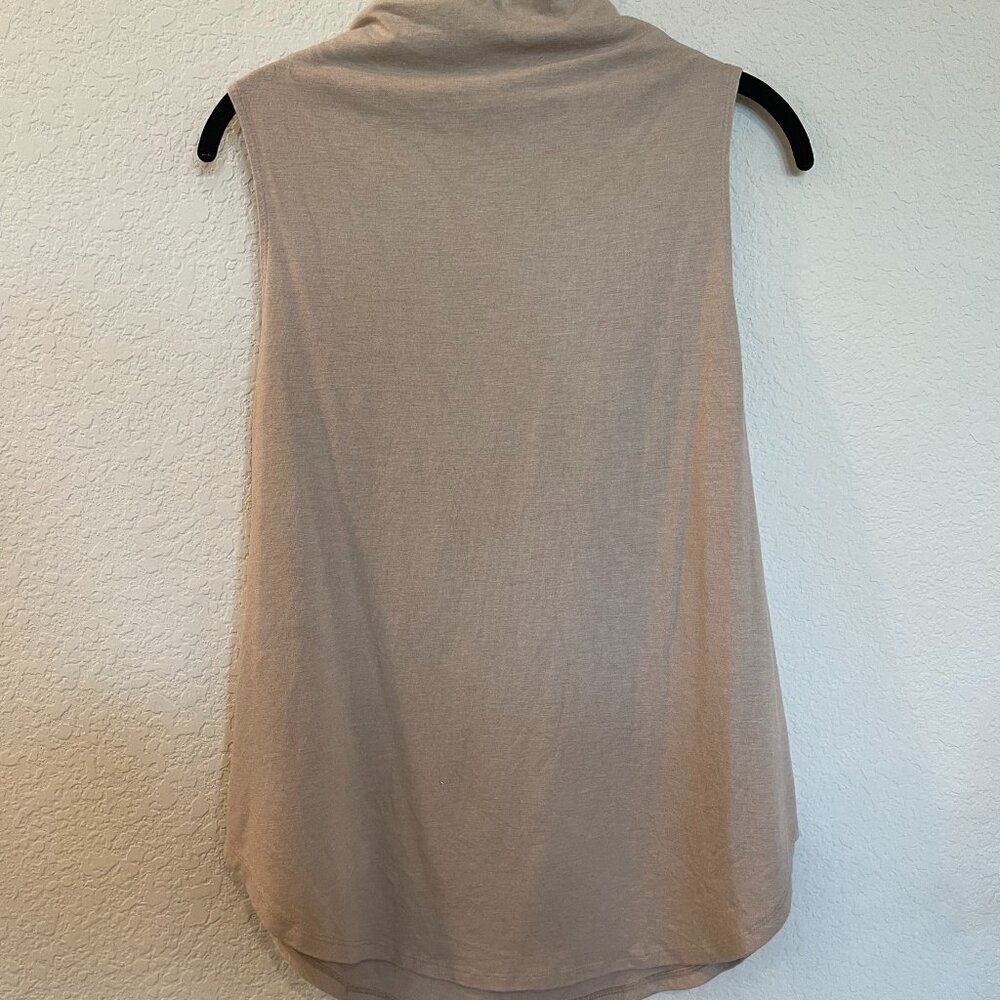 Leith Mock Neck Sleeveless Top in Oatmeal